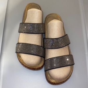 Sandal size 8 1/2 color Black/Gold